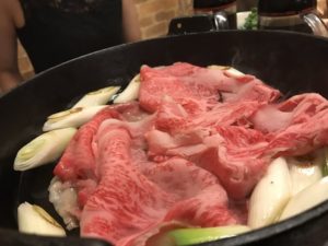 今久のすき焼き調理中