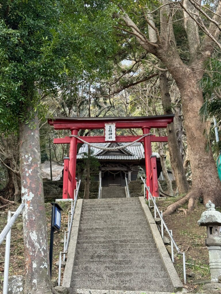 三柱神社