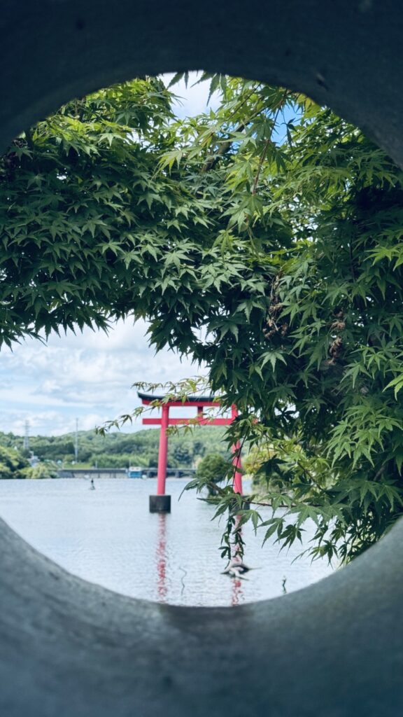 高滝湖の水天宮
