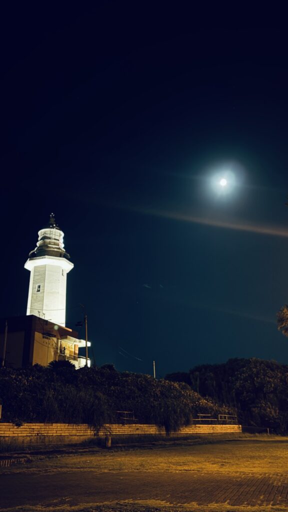 満月と野島崎灯台